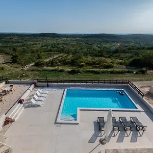 Apartman Niko, Zára